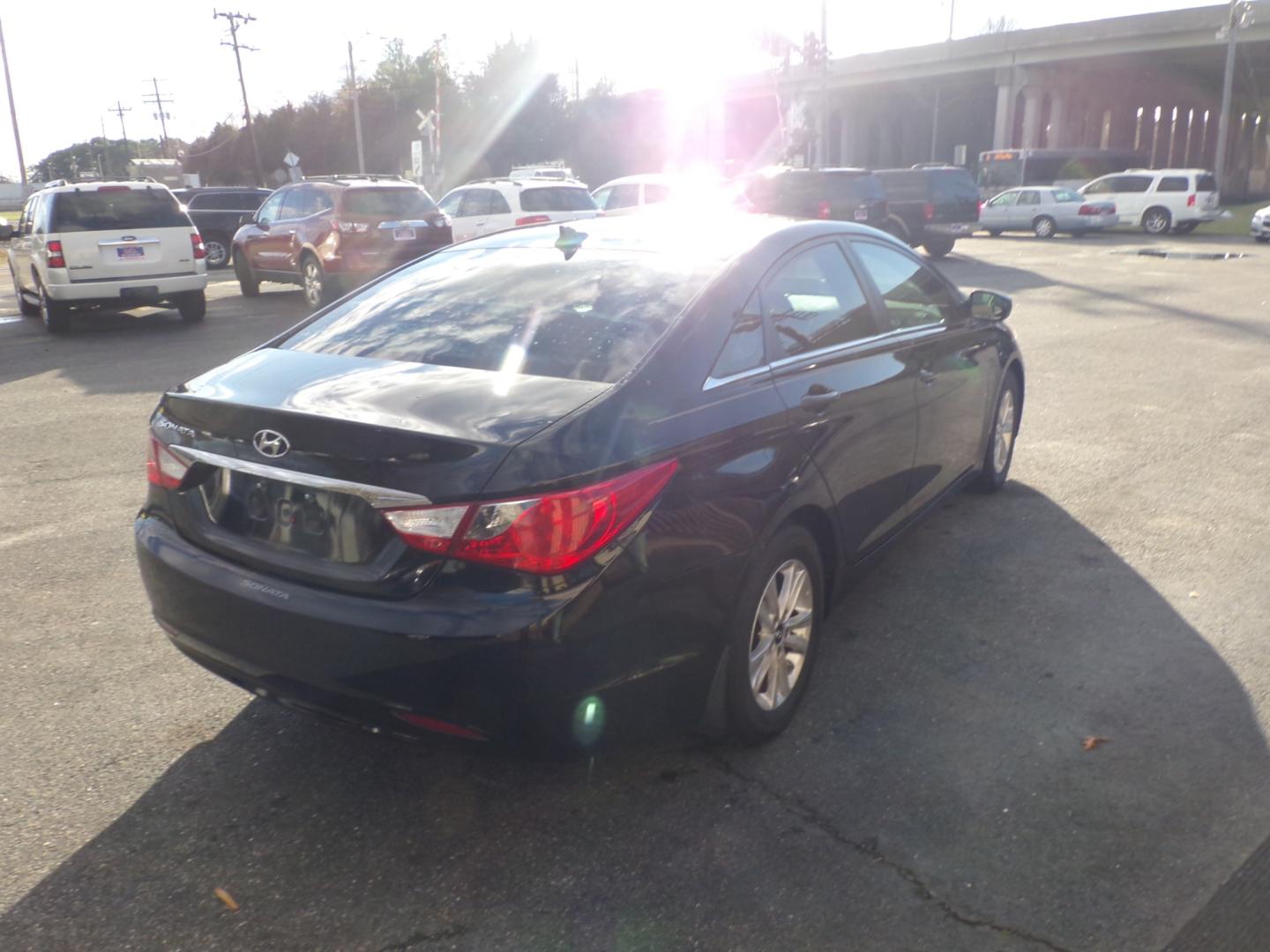 2013 Black Hyundai Sonata GLS (5NPEB4AC3DH) with an 2.4L L4 DOHC 16V engine, 6-Speed Automatic transmission, located at 5700 Curlew Drive, Norfolk, VA, 23502, (757) 455-6330, 36.841885, -76.209412 - Photo#13